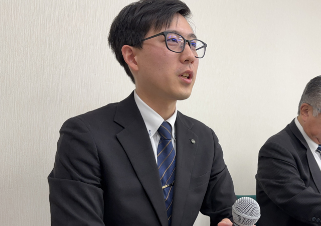 記者に説明をする三和交通統轄本部 広報 水品氏（神奈川県横浜市）