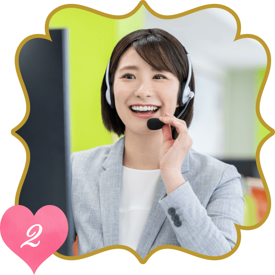 打ち合わせをしているオペレーターの女性